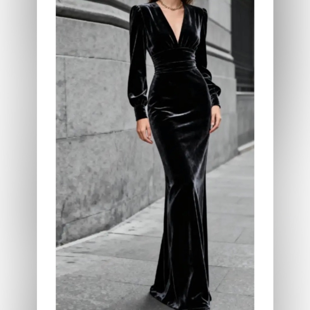 Vintage-Style, Deep-V Fitted Velvet Dress